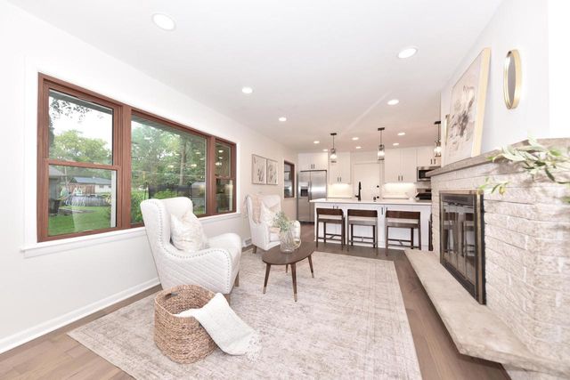 5565 S Monaco PLACE, Hales Corners, WI 53130