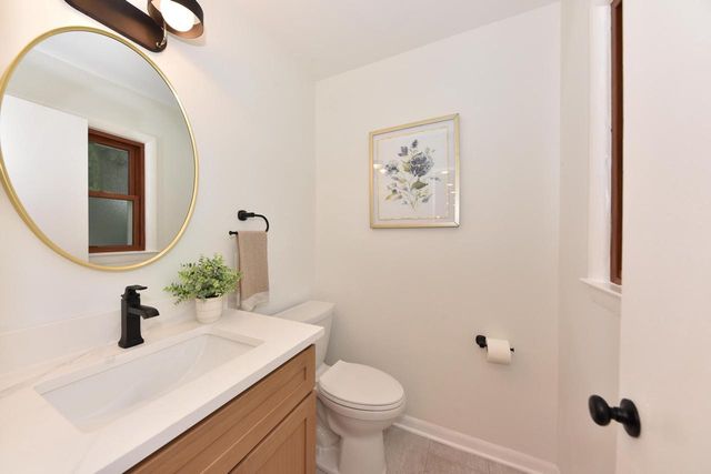 5565 S Monaco PLACE, Hales Corners, WI 53130