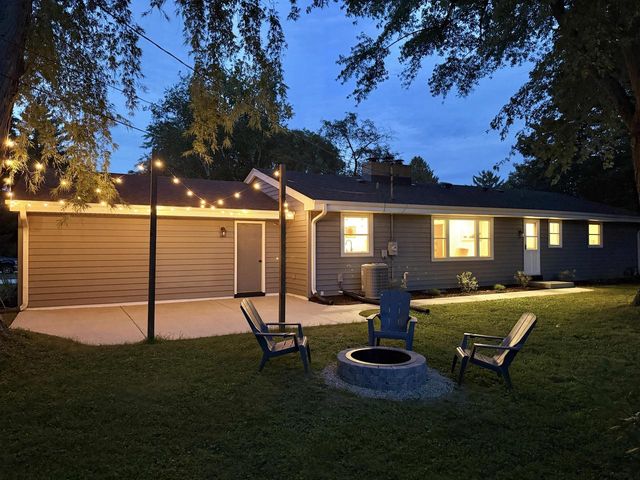 5565 S Monaco PLACE, Hales Corners, WI 53130