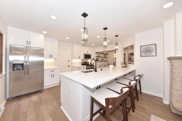 5565 S Monaco PLACE, Hales Corners, WI 53130