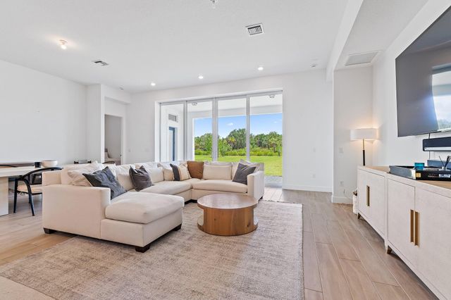 20161 SE Bridgewater Drive, Jupiter, FL 33458