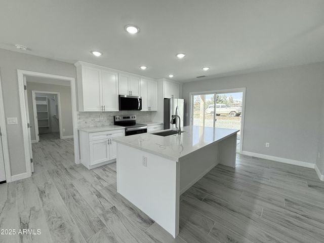 20134 E Lakeside Road, Mayer, AZ 86333