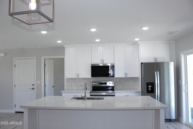 20134 E Lakeside Road, Mayer, AZ 86333