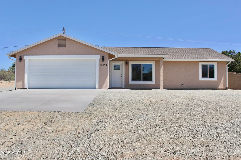 20134 E Lakeside Road, Mayer, AZ 86333