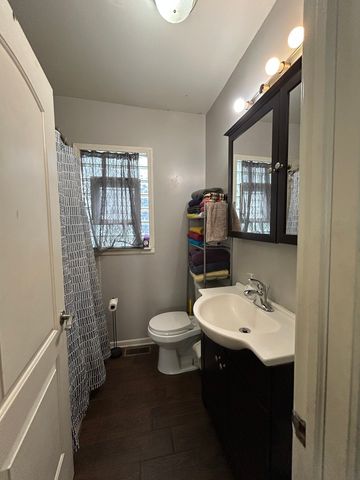 2005 DARROW Avenue, Evanston, IL 60201