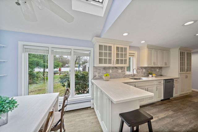 20 Francis Rd, Sharon, MA 02067