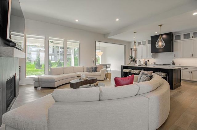 10313 W 151 Place, Overland Park, KS 66221