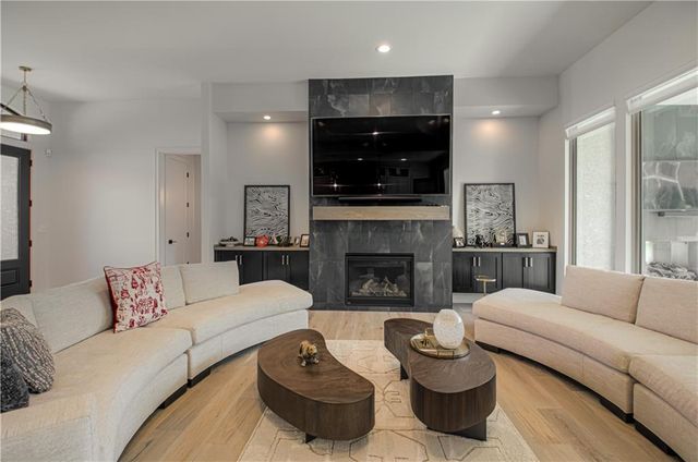 10313 W 151 Place, Overland Park, KS 66221