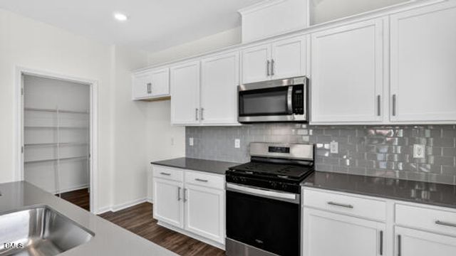 836 Comice Pear Way, Willow Springs, NC 27592
