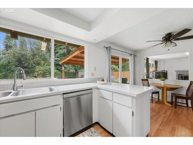 892 Ne 28TH St, Gresham, OR 97030