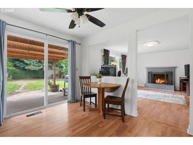 892 Ne 28TH St, Gresham, OR 97030