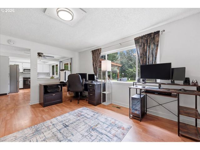 892 Ne 28TH St, Gresham, OR 97030