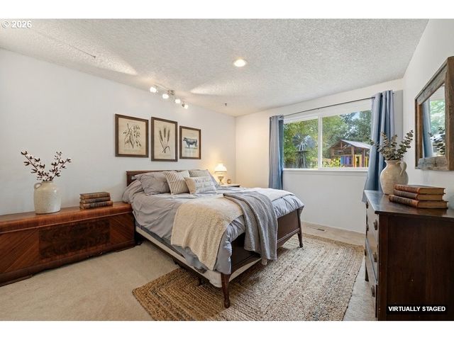 892 Ne 28TH St, Gresham, OR 97030