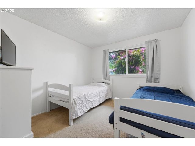 892 Ne 28TH St, Gresham, OR 97030