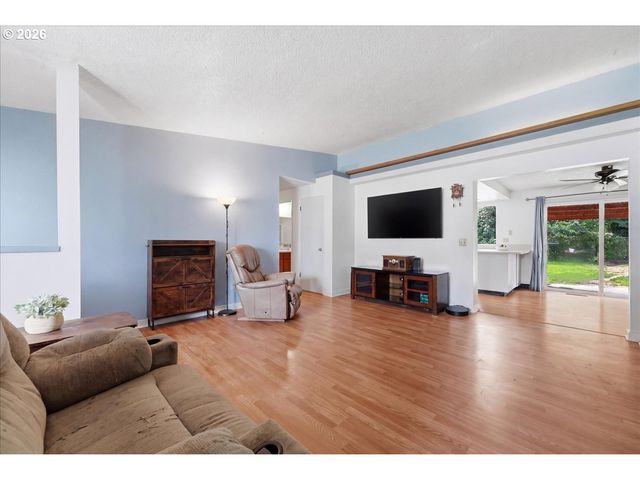 892 Ne 28TH St, Gresham, OR 97030