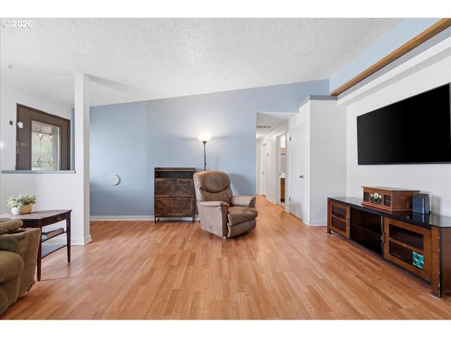 892 Ne 28TH St, Gresham, OR 97030
