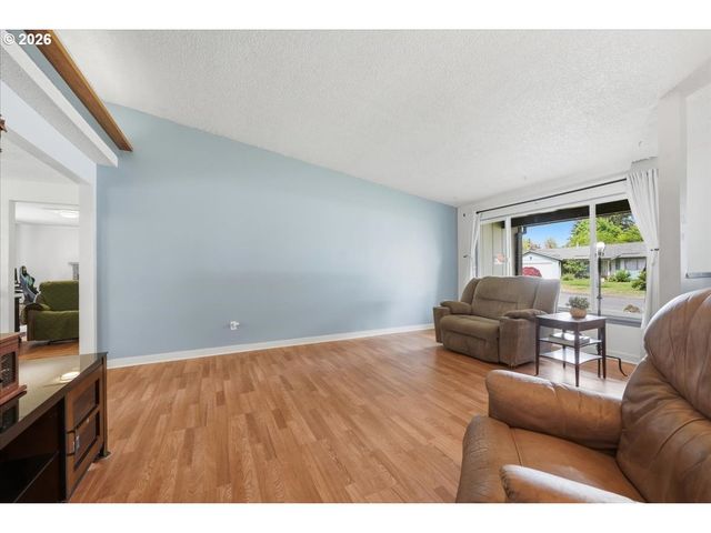 892 Ne 28TH St, Gresham, OR 97030