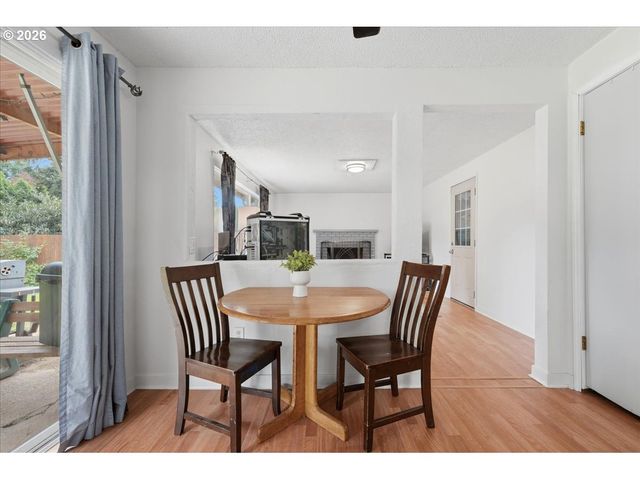 892 Ne 28TH St, Gresham, OR 97030