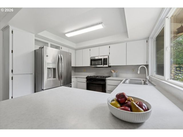892 Ne 28TH St, Gresham, OR 97030