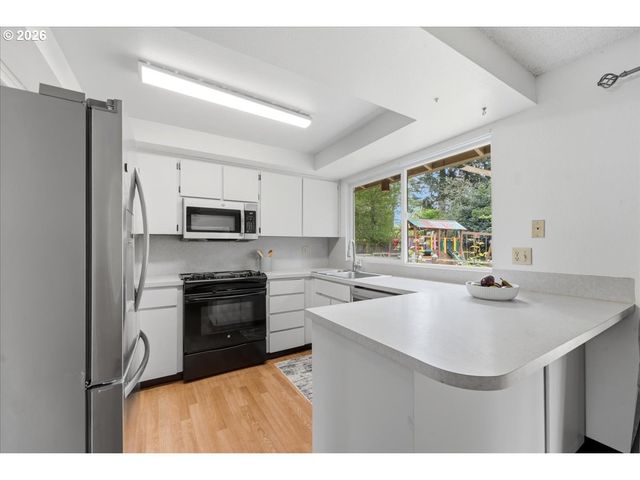 892 Ne 28TH St, Gresham, OR 97030