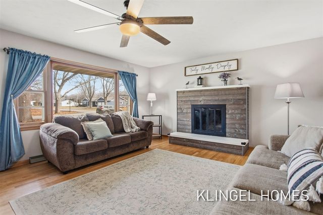 15516 Pruin Street, Spring Lake, MI 49456