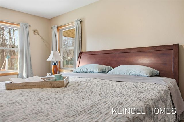 15516 Pruin Street, Spring Lake, MI 49456