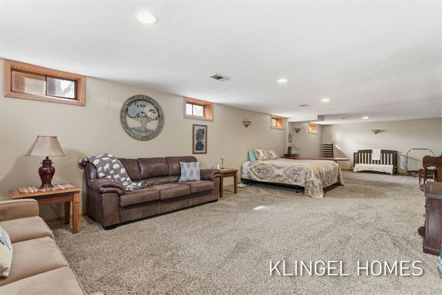 15516 Pruin Street, Spring Lake, MI 49456