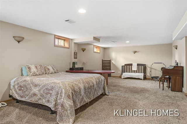 15516 Pruin Street, Spring Lake, MI 49456