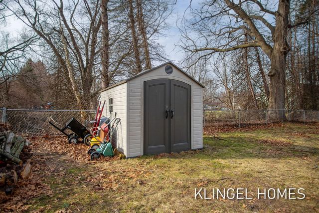 15516 Pruin Street, Spring Lake, MI 49456