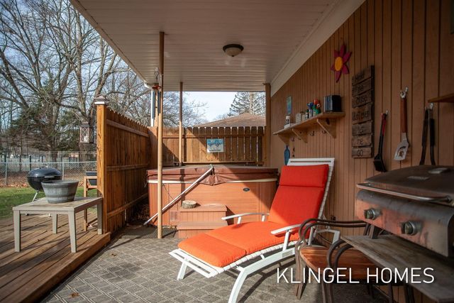 15516 Pruin Street, Spring Lake, MI 49456