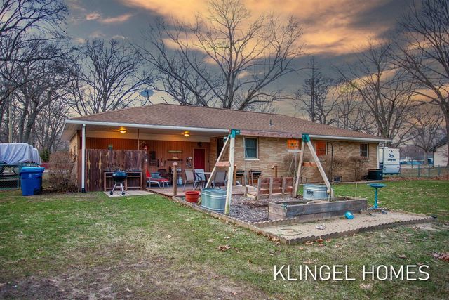 15516 Pruin Street, Spring Lake, MI 49456