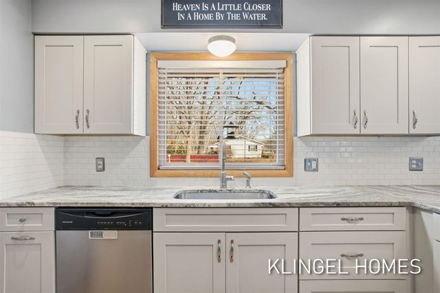 15516 Pruin Street, Spring Lake, MI 49456