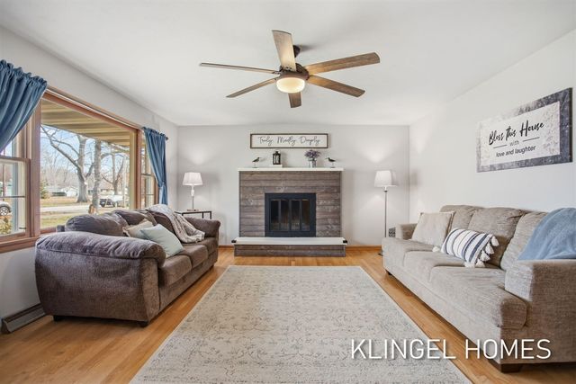 15516 Pruin Street, Spring Lake, MI 49456