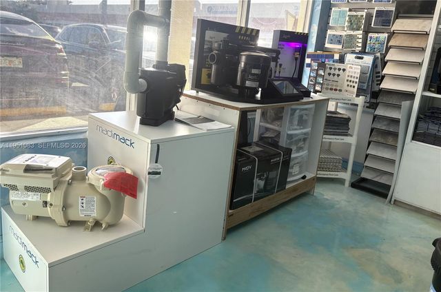 82 SW 8, Miami, FL 33144