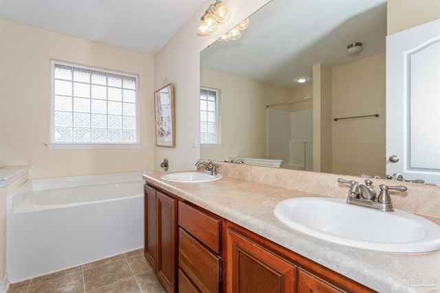 5933 Dunridge Dr, Pace, FL 32571