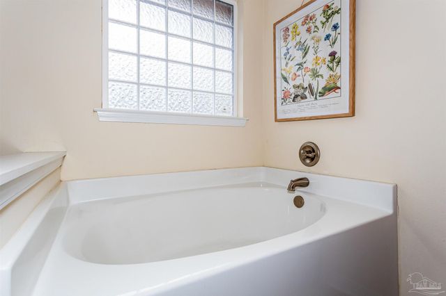 5933 Dunridge Dr, Pace, FL 32571