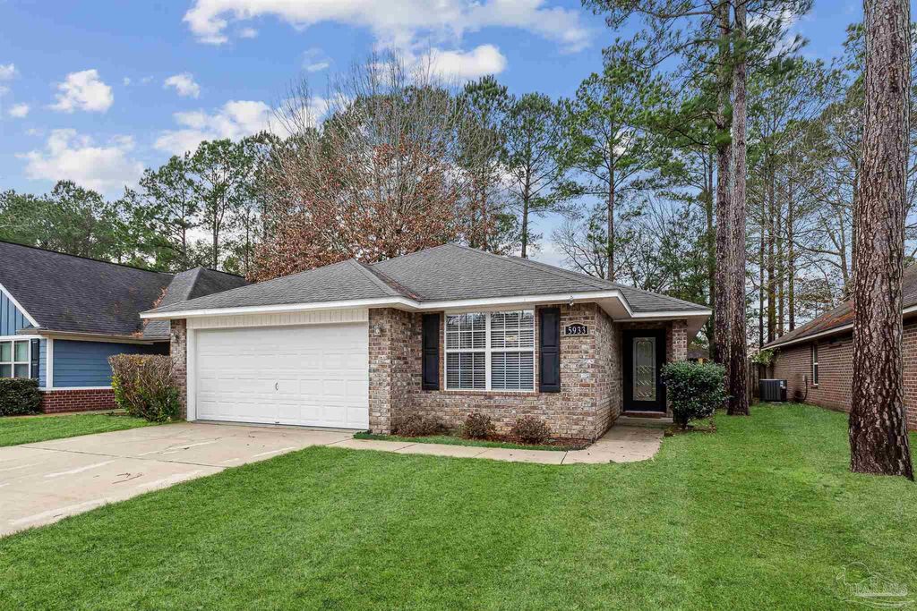 5933 Dunridge Dr, Pace, FL 32571
