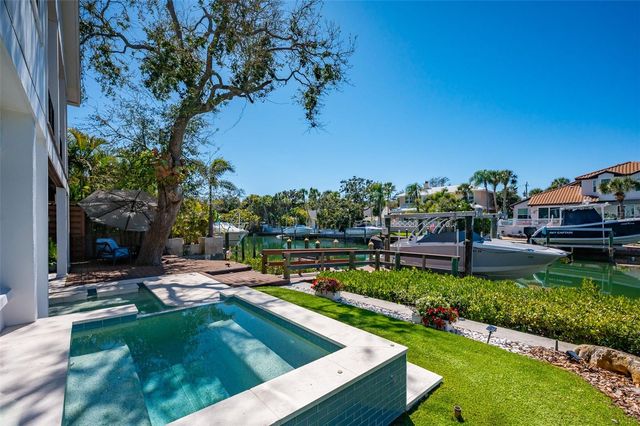 4938 COMMONWEALTH DRIVE, Sarasota, FL 34242