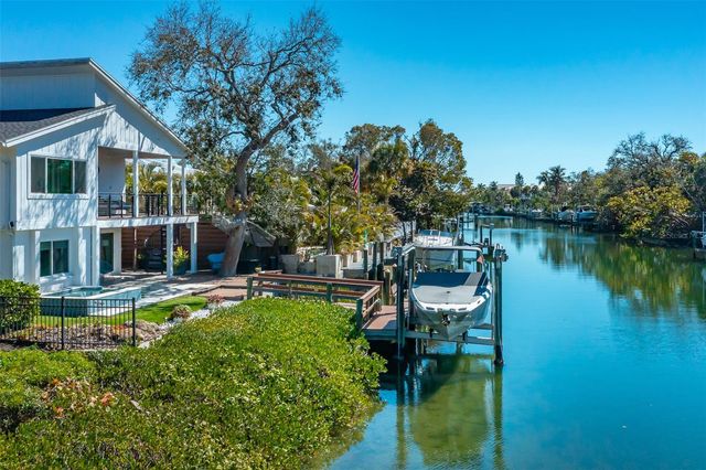 4938 COMMONWEALTH DRIVE, Sarasota, FL 34242