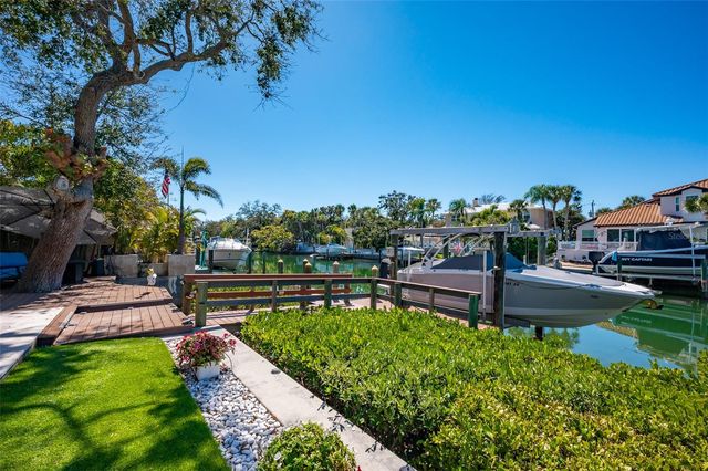 4938 COMMONWEALTH DRIVE, Sarasota, FL 34242