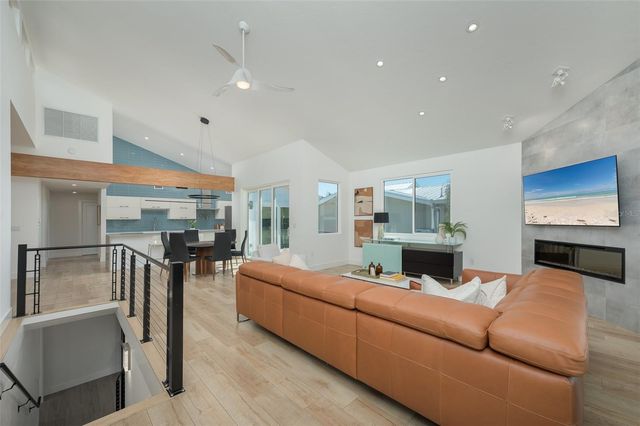 4938 COMMONWEALTH DRIVE, Sarasota, FL 34242