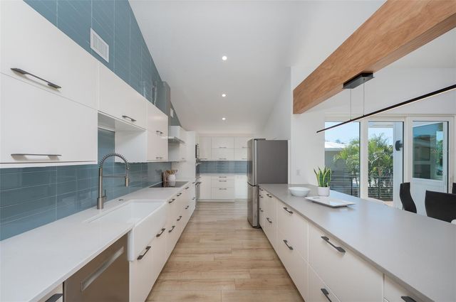 4938 COMMONWEALTH DRIVE, Sarasota, FL 34242