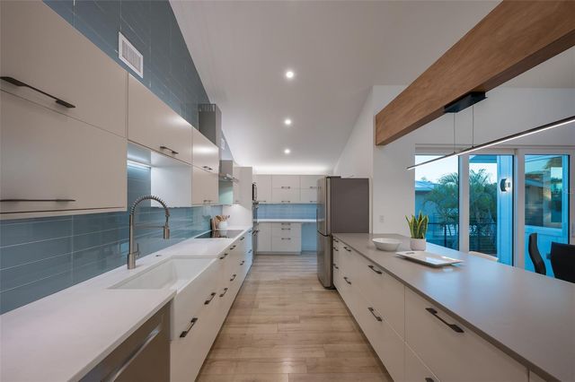 4938 COMMONWEALTH DRIVE, Sarasota, FL 34242