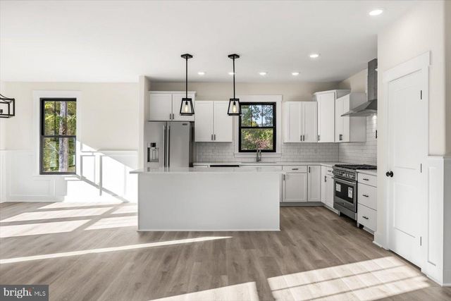 111 HUNTINGTON HILLS LN, Fredericksburg, VA 22401