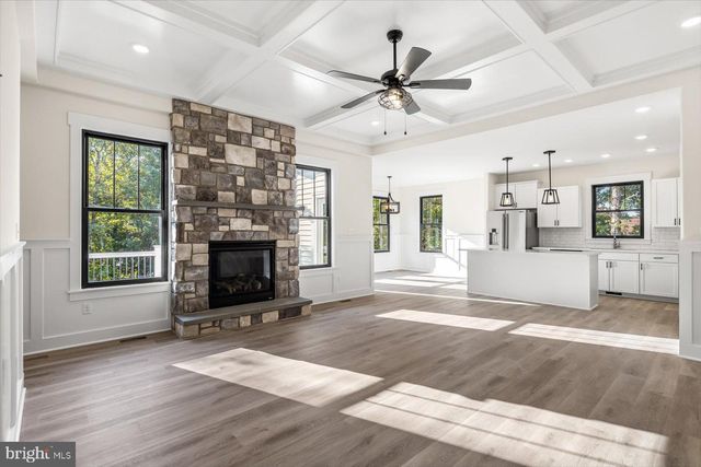 111 HUNTINGTON HILLS LN, Fredericksburg, VA 22401