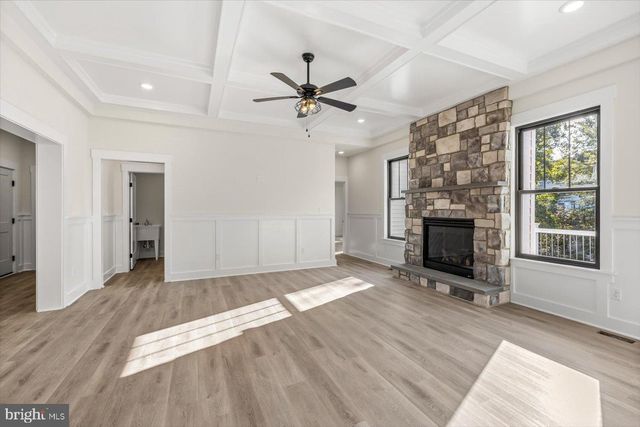 111 HUNTINGTON HILLS LN, Fredericksburg, VA 22401