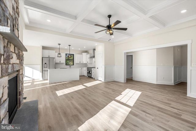 111 HUNTINGTON HILLS LN, Fredericksburg, VA 22401