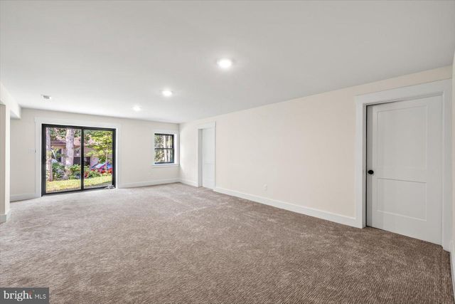 111 HUNTINGTON HILLS LN, Fredericksburg, VA 22401