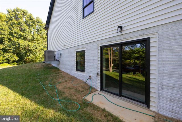 111 HUNTINGTON HILLS LN, Fredericksburg, VA 22401