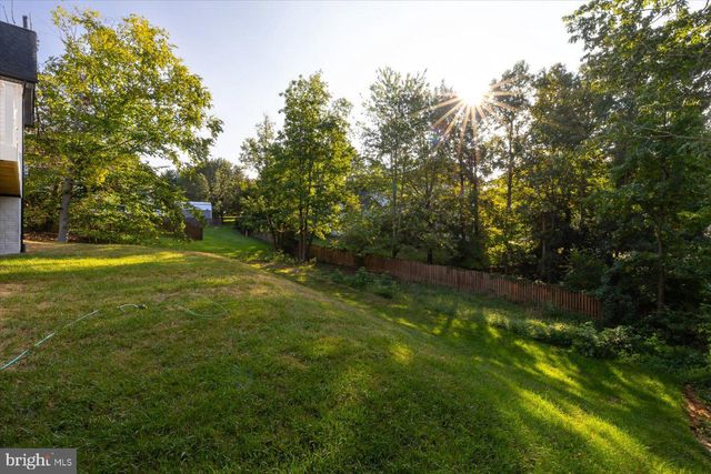 111 HUNTINGTON HILLS LN, Fredericksburg, VA 22401
